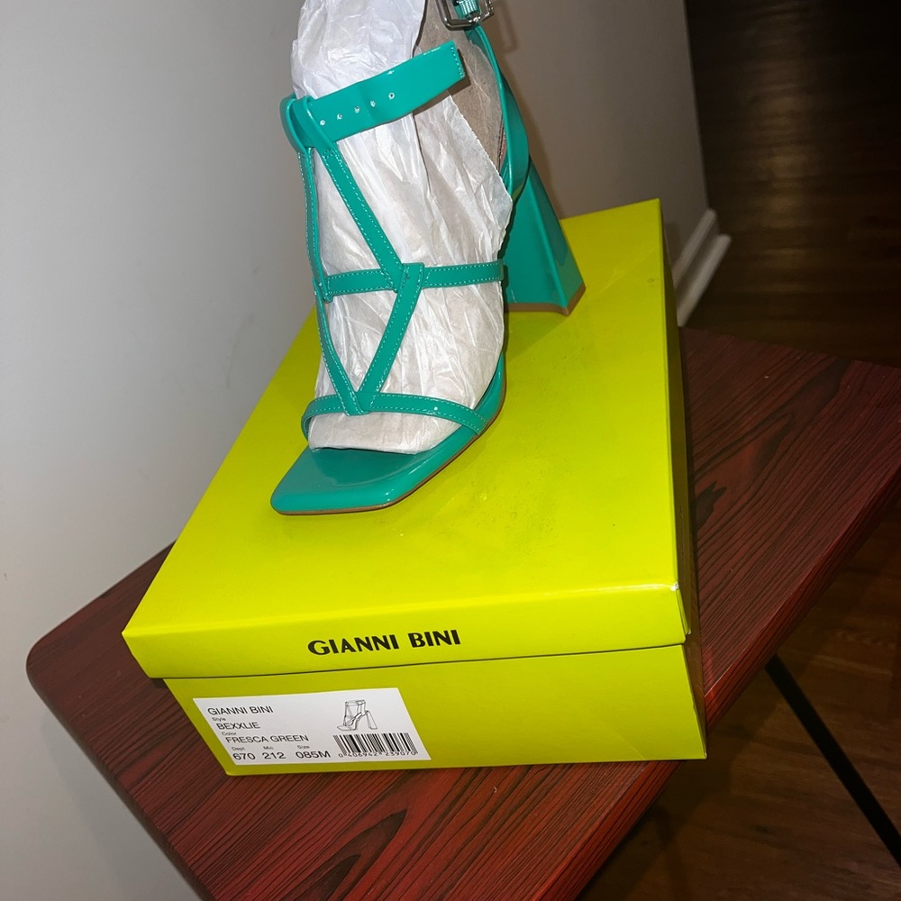 Womens heels 8.5